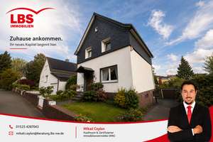 Charmantes freistehendes Familienhaus mit Traumgrundstück
