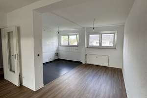 helle 2 Zimmerwohnung mit Balkon* – Hölderlinstraße 10, 47226 Rheinhausen-Mitte, Duisburg – Vorschaubild 1