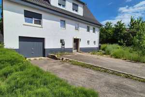 ~Charmantes Einfamilienhaus mit großem Grundstück und Ausbaureserve~ – Rems-Murr-Kreis – Vorschaubild 1