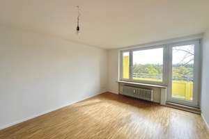 Helle 3-Zimmer-Wohnung mit Einbauküche und Balkon  – Plettstraße 71, 81735 Neuperlach, München – Vorschaubild 2
