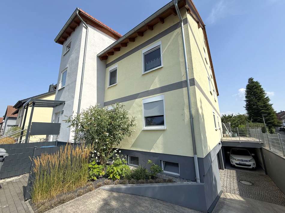 Hausansicht mit TG u. Garage