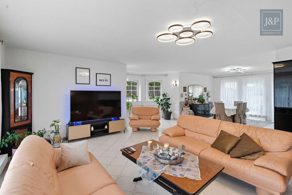 Immobilie in Glattbach - Einmalige Gelegenheit! Ihr Anwesen im Villenviertel von Glattbach. Einliegerwohnung & Waldnähe - Bild 2