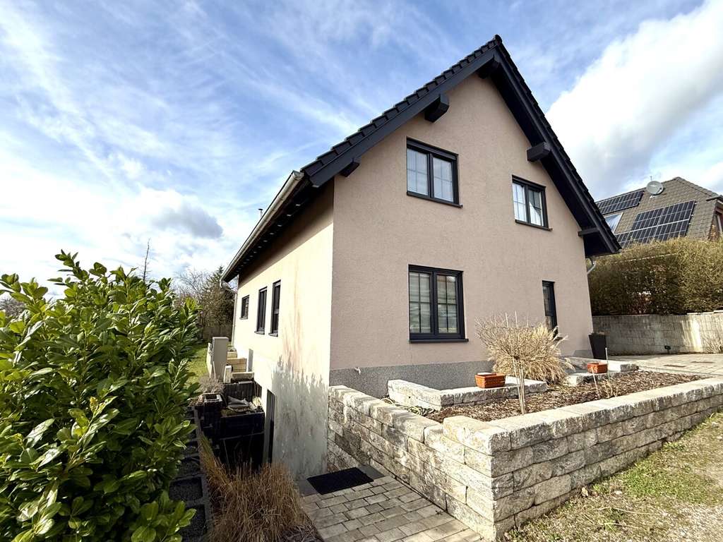 Immobilie in Dorn-Dürkheim - Modernes Einfamilienhaus vereint Komfort, Funktionalität in besonders ruhige Lage - Bild 1