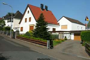 Familienfreundliches freistehendes Einfamilienhaus nebst Garage