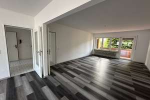 Sofort Bezugfrei ! Modernisierte 3,5-Zimmer Wohnung mit Balkon und Stellplatz