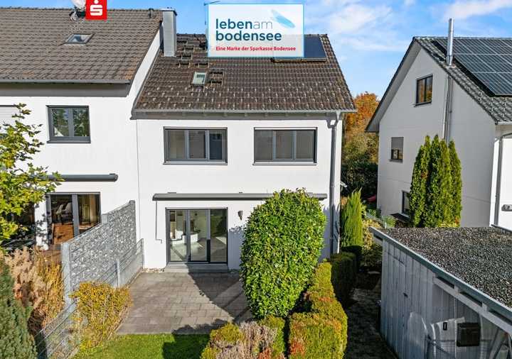 großzügige und neuwertige Doppelhaushälfte
in ruhiger und sonniger Lage