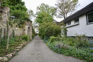Freistehendes Haus in begehrter Lage von Ingelheim – Die vollständige Adresse der Immobilie erhältst du vom Anbieter., 55218 Ingelheim am Rhein – Vorschaubild 1