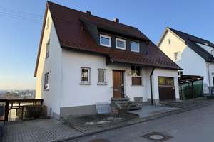 Großzügiges Einfamilienhaus in Erbach mit Einliegerwohnung in Hanglage – viel Platz & Potenzial