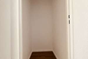 Bezugsfrei & saniert: Helle 1 Zimmer-Wohnung, großem West-Balkon, Am Gemeindepark – Am Gemeindepark 42, 12249 Lankwitz, Berlin – Vorschaubild 4