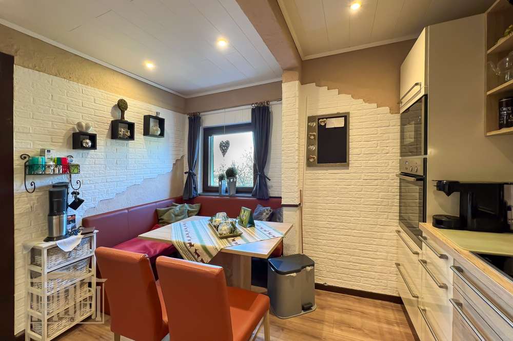 Immobilie in Lüdenscheid - Stilvoll modernisiert: Gemütliche Wohnung mit Kamin, Erker und Garten an der Volme - Bild 7