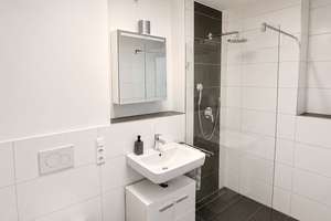 *Wohnkomfort auf höchstem Niveau* Neuwertige 4,5-Zimmer-Wohnung mit großem überdachtem Balkon – 70563 Vaihingen-Mitte, Stuttgart – Vorschaubild 13