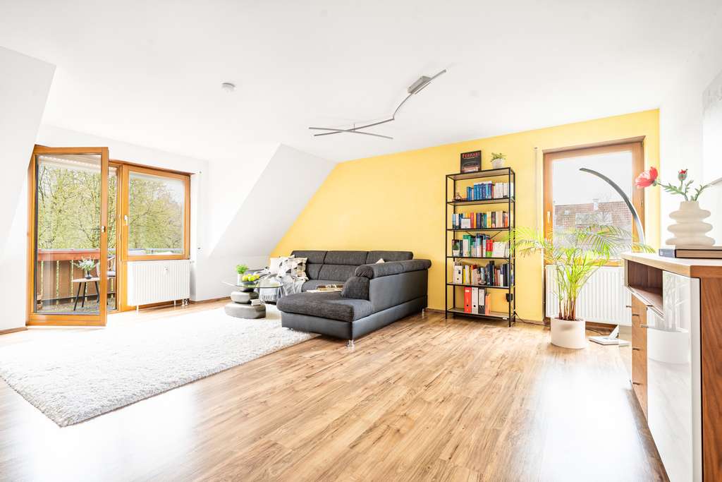 Immobilie in Weissach im Tal - WOHLFÜHLORT – 2,5-Zimmer-Dachgeschosswohnung mit Balkon und Stellplatz in Weissach im Tal - Bild 3