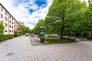 Vermietete Hochparterre-Wohnung mit Balkon direkt an der U-Bahn – Die vollständige Adresse der Immobilie erhältst du vom Anbieter., 81673 Josephsburg, München – Vorschaubild 3
