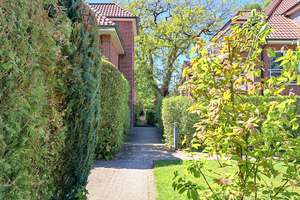 Hochwertige 4 Zimmer Maisonettewohnung mit Tiefgaragenstellplatz ruhiger straßenabgewandter Wohnlage – Die vollständige Adresse der Immobilie erhältst du vom Anbieter., 22397 Wohldorf-Ohlstedt, Hamburg – Vorschaubild 2