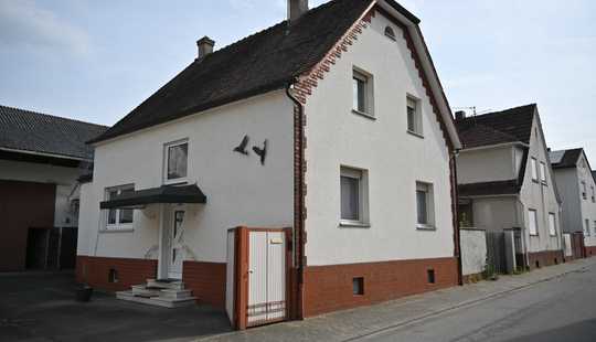 Bild von Gepflegtes Einfamilienhaus mit Ausbaupotenzial und Scheune