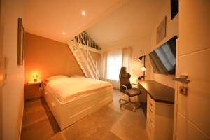 Luxuriöses Anwesen in Leverkusen: Eleganz, Jacuzzi, und Sauna in begehrter Lage – 51371 Hitdorf, Leverkusen – Vorschaubild 20