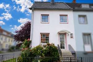 Reihenendhaus mit Balkon und Garage in beliebter Lage !