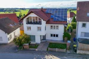 Generationenglück mit Weitblick -Großzügiges Zweifamilienhaus mit vielen Extras – Die vollständige Adresse der Immobilie erhältst du vom Anbieter., 88299 Leutkirch im Allgäu – Vorschaubild 1