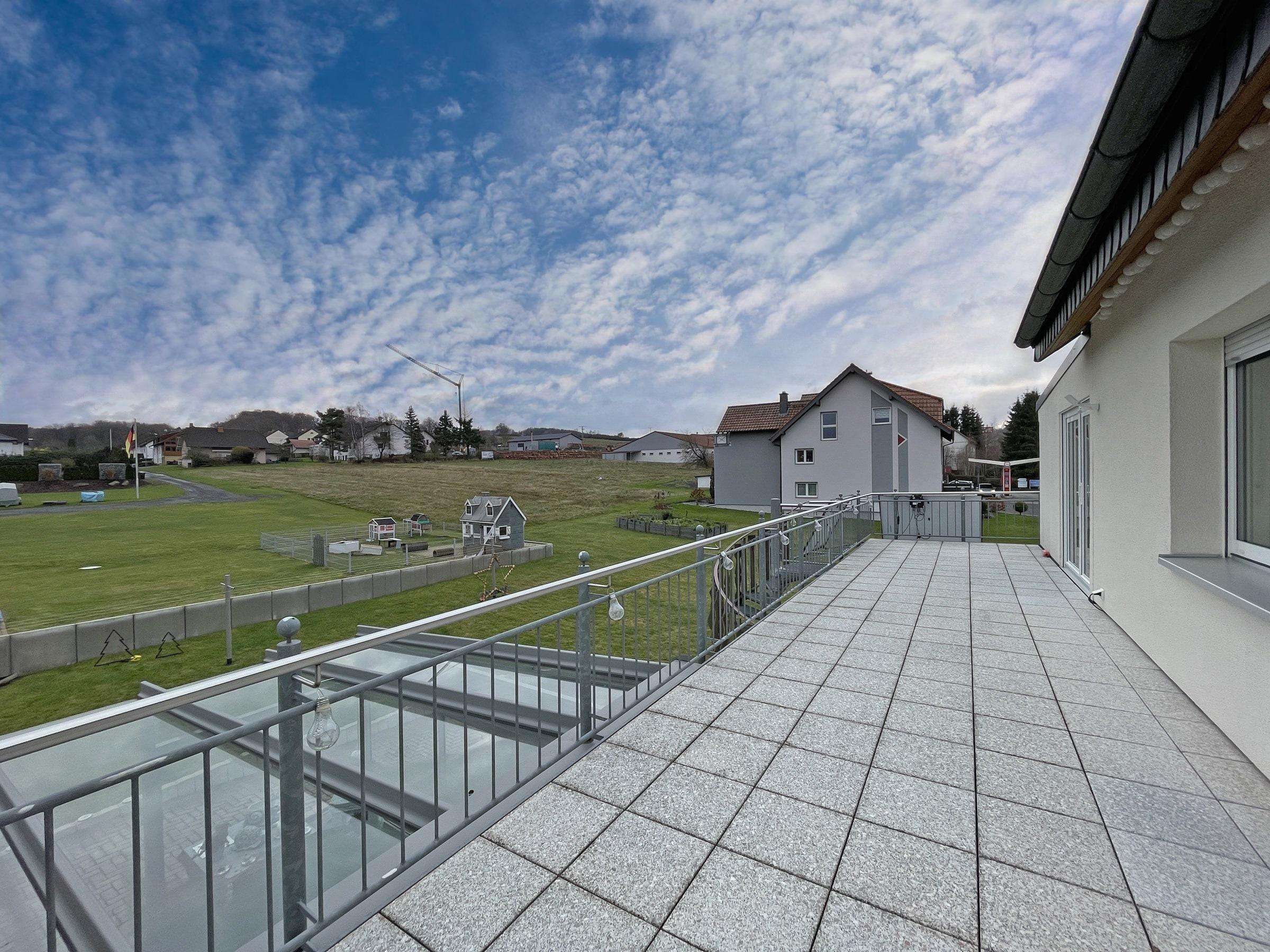 Immobilie in Hosenfeld - EINZIEHEN UND WOHLFÜHLEN – Schmuckes Ein-/Zweifamilienhaus mit großem Grundstück - Bild 11