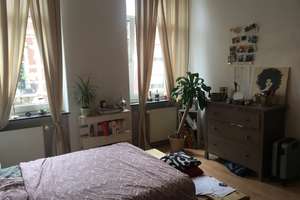 Komplett sanierte 3,5 ZKB Altbauwohnung mit sep. WC und großer Küche in herrschaftlichem Altbau!