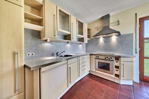 WOHNEN MIT BLICK AUF DIE PFERDEKOPPEL! 4 Zimmer Maisonette mit Stellplatz, Einbauküche und Balkon – Die vollständige Adresse der Immobilie erhältst du vom Anbieter., 65207 Kloppenheim, Wiesbaden – Vorschaubild 7
