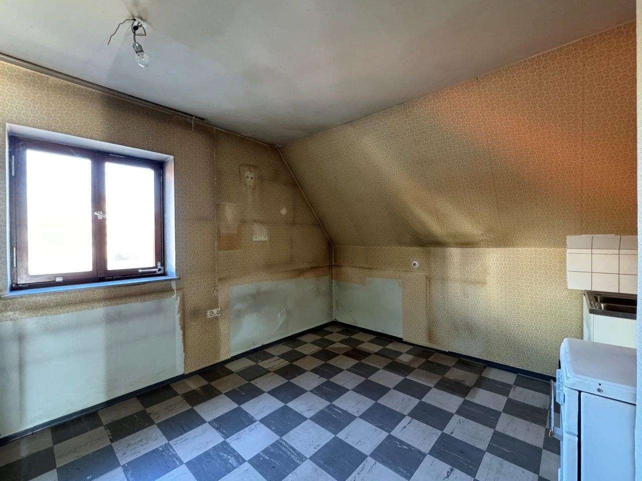 Immobilie in Friedberg - Renovierungsbedürftiges Ein- bis Zweifamilienhaus hervorragende Lage in Friedberg-West - Bild 9