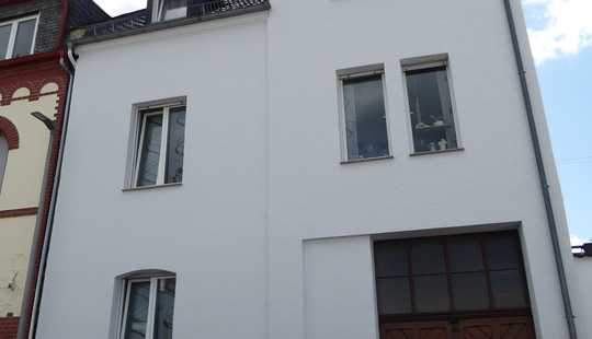 Bild von Sehr geräumiges Wohnhaus mit Hofgrundstück im Schiersteiner Ortskern