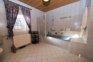 Zuhause in Weener: Großzügiger Bungalow mit Garten, Teich und überdachter Terrasse – Die vollständige Adresse der Immobilie erhältst du vom Anbieter., 26826 Weener – Vorschaubild 6