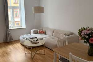 2-Zimmer-Wohnung in hochwertig saniertem Jugendstil Denkmal mit EBK & Balkon