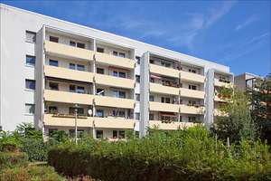 Helle 2-Zimmer-Wohnung mit Balkon und guter Infrastruktur