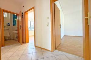 Zentral in S-Feuerbach: 3-Zi.-Altbauwohnung mit Stellplatz & Einbauküche – ideal auch als WG – Die vollständige Adresse der Immobilie erhältst du vom Anbieter., 70469 Feuerbach-Mitte, Stuttgart – Vorschaubild 13
