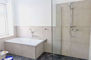 Terrasse - Stellplatz mgl. - Wanne u. Dusche - Parkett - Frei ab 1.4.26 – Humboldtstraße 3, 9130 Sonnenberg, Chemnitz – Vorschaubild 2