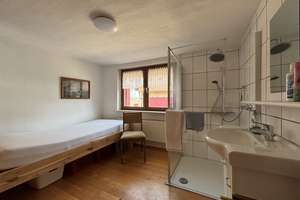 Rückzugsort im Grünen – Großzügiges Anwesen mit Traumgarten und Bachlauf in Kirtorf-Lehrbach – Die vollständige Adresse der Immobilie erhältst du vom Anbieter., 36320 Kirtorf – Vorschaubild 4