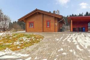 Exklusiver Holz-Bungalow in Mehlmeisel. Ruhiges Wohnen. Modern und gemütlich. – Die vollständige Adresse der Immobilie erhältst du vom Anbieter., 95694 Mehlmeisel – Vorschaubild 1