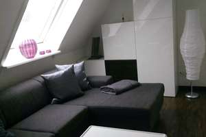 Möblierte, geräumige und gepflegte 1 1/2-Zimmer-DG-Wohnung im Heusteigviertel in Stuttgart – Strohberg 7, 70180 Lehen, Stuttgart – Vorschaubild 2