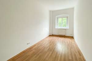 2- ZIMMER WOHNUNG PRENZLAUER BERG | BELEBTE KNIPRODESTRASSE | BALKON ZUM INNENHOF | PROVISIONSFREI | – Kniprodestraße 101, 10407 Prenzlauer Berg, Berlin – Vorschaubild 2