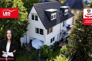 Großzügiges Zweifamilienhaus mit Traumgarten!