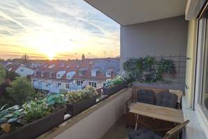 Bezugsfreie, gepflegte 2-Zimmer-Wohnung mit Balkon; ohne Maklercourtage; Erbbaurecht bis 2061