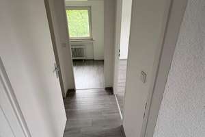 Renovierte 3,5-Raum-Whg. mit Balkon und Tageslichtbad in gepflegtem Mehrfamilienhaus in Oberhausen – Drei Knappen 12, 46047 Bermensfeld, Oberhausen – Vorschaubild 3
