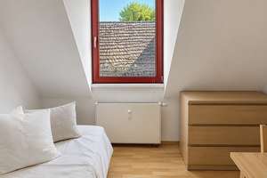 Charmante Zwei-Zimmer-Dachgeschosswohnung mit Balkon – 60313 Bahnhofsviertel, Frankfurt am Main – Vorschaubild 4