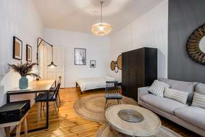 Stylish Fully Furnished Studio Apartment with Workspace – Prime Location in Prenzlauer Berg – Erich-Weinert-Straße 16, 10439 Prenzlauer Berg, Berlin – Vorschaubild 2