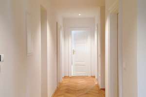 Exklusive 3-Zimmer Dachgeschoss Wohnung mit ausbauhfähigen Spitzboden zur Maisonette Wohnung – 80687 Sankt Ulrich, München – Vorschaubild 2
