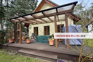 IMMOBERLIN.DE - Sehr sympathisches Holzhaus mit schönem Südgarten in naturverbundener Lage – Die vollständige Adresse der Immobilie erhältst du vom Anbieter., 16244 Schorfheide – Vorschaubild 1