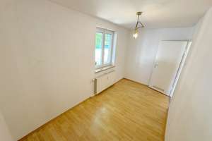 Helle 2,5 Zi. Hochparterrewohnung mit eigenem ca. 130m² großen Südgarten & ca. 25m² großem Lagerraum – Rueßstrasse 54, 80997 Allach, München – Vorschaubild 9