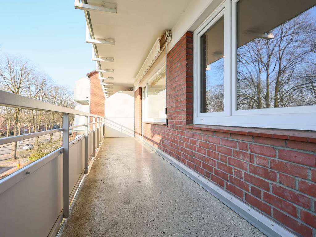 Immobilie in Bad Bramstedt - Modernisierte 3-Zimmer-Wohnung mit Balkon im Herzen von Bad Bramstedt! - Bild 2