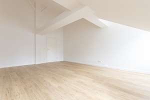 Großzügige Dachgeschosswohnung in Bestlage | Loggia | Separate Küche | Tageslichtbad mit Wanne – Löhrstraße 15, 4105 Zentrum-Nord, Leipzig – Vorschaubild 4