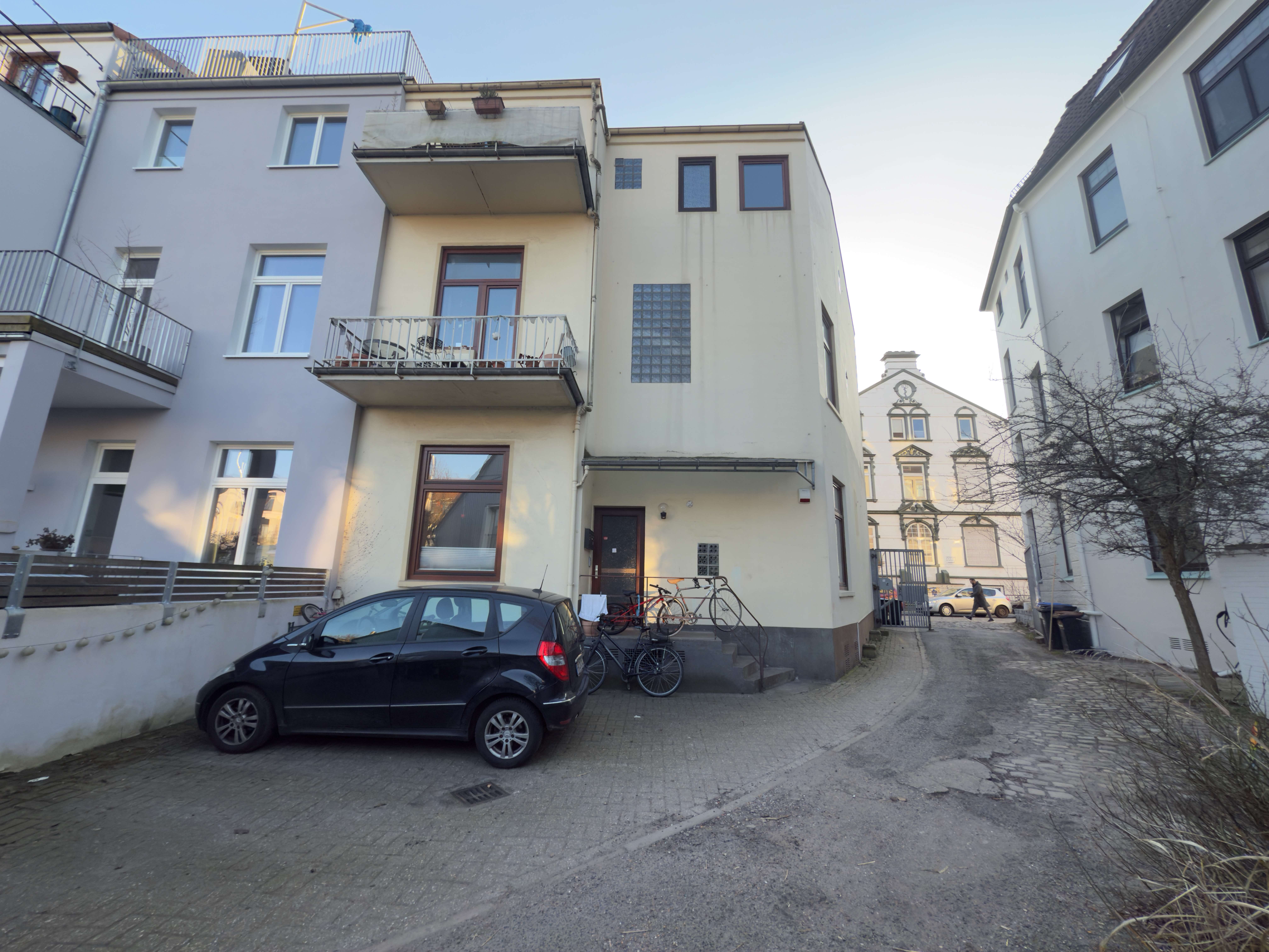 Schweizer Straße 4 – Altbremer 3-Parteien-Haus im Viertel mit geschütztem Hof & 2 Stellplätzen, Bremen – Bild 3