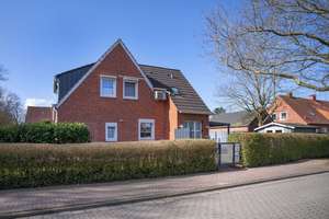 Modernisiertes Zweifamilienhaus mit ausgebauter Garage – Die vollständige Adresse der Immobilie erhältst du vom Anbieter., 26506 Norden – Vorschaubild 2