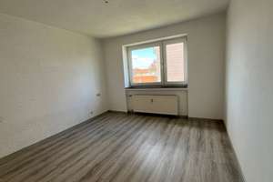 4 Zimmerwohnung mit Blick ins Grüne, Balkon und Gäste WC – Karlsruher Straße 9, 30519 Mittelfeld, Hannover – Vorschaubild 3