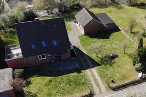 Viel Platz für die große Familie! 160 m² Wfl. 1907 m² Grundstück, 4 Garagen in ruhiger Lage! – Märchenweg 2, 31618 Liebenau – Vorschaubild 1